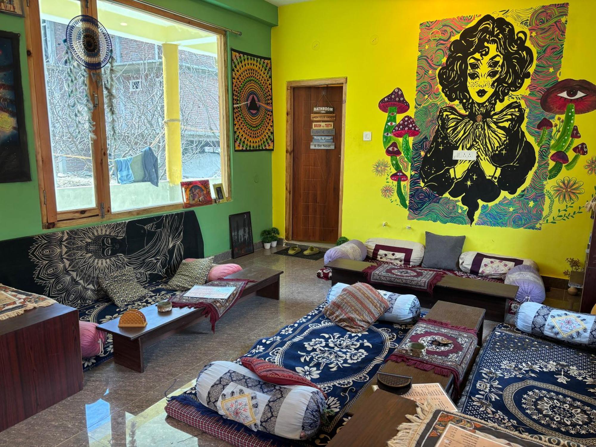 Shalom Guesthouse And Cafe Kalgha Ngoại thất bức ảnh
