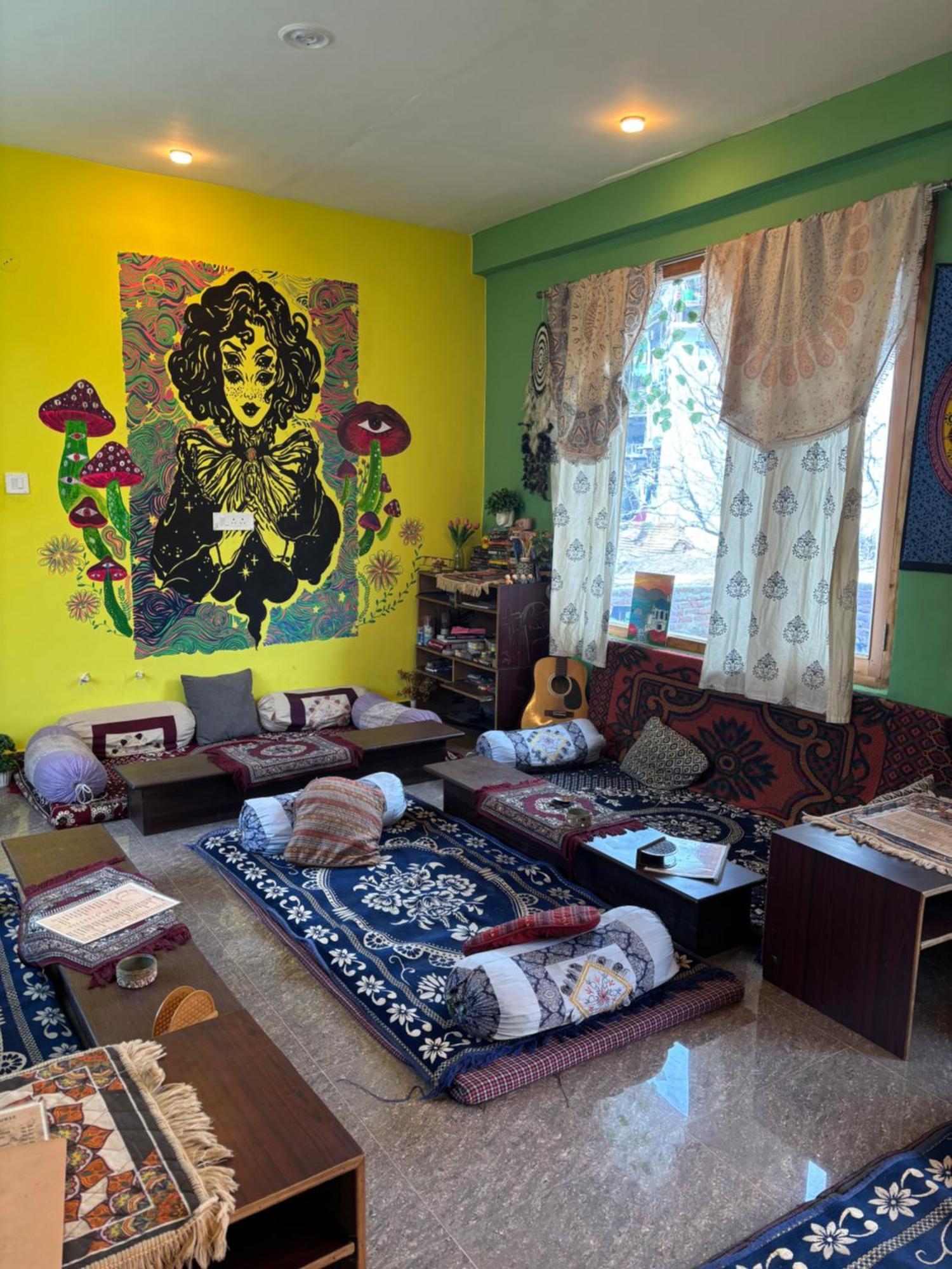 Shalom Guesthouse And Cafe Kalgha Ngoại thất bức ảnh