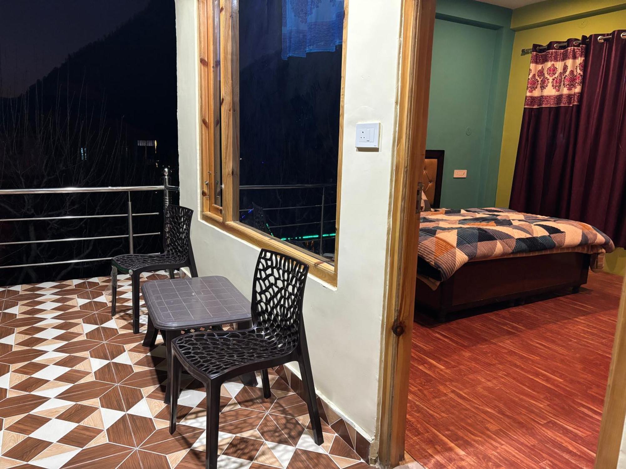 Shalom Guesthouse And Cafe Kalgha Ngoại thất bức ảnh
