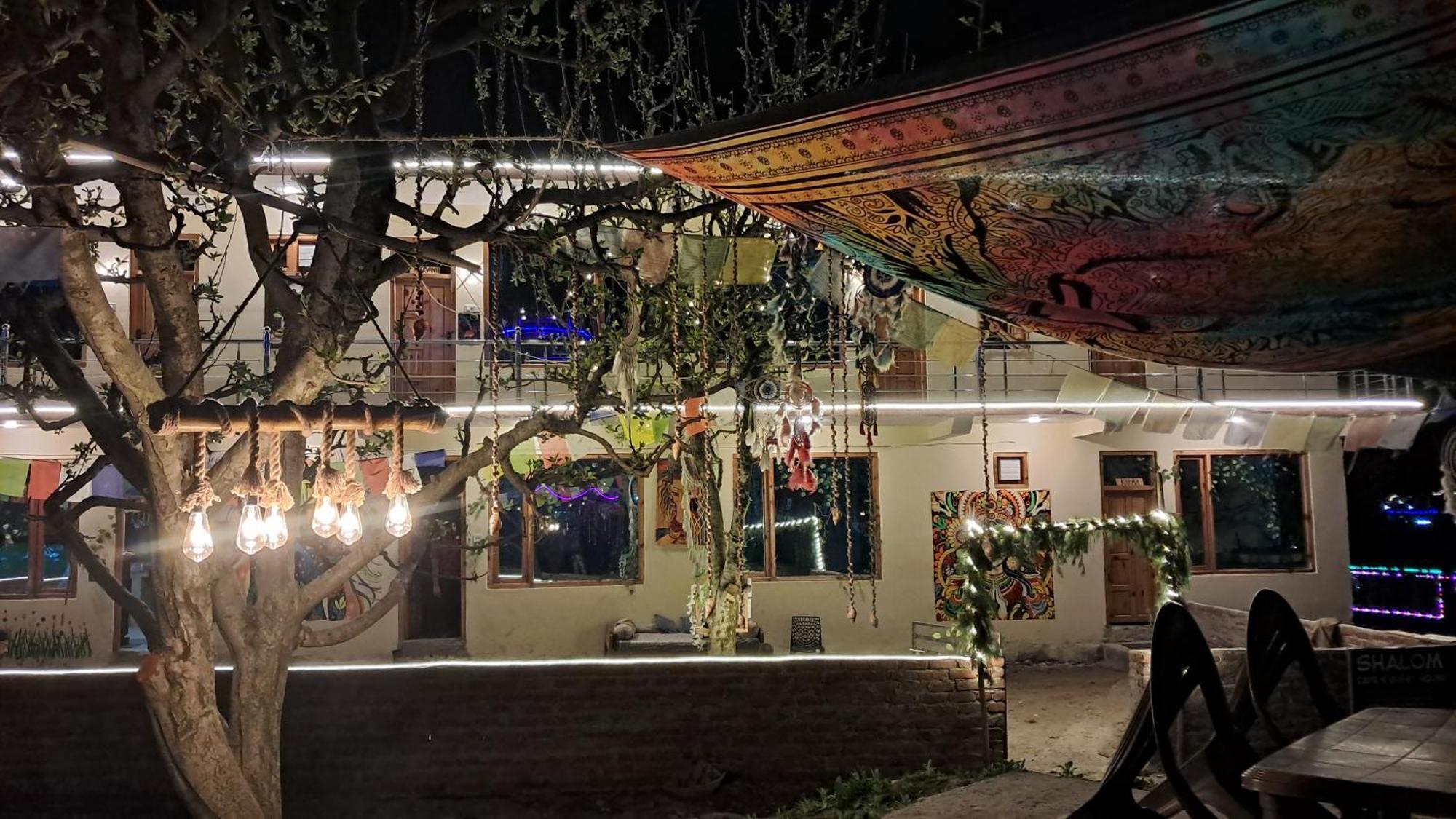 Shalom Guesthouse And Cafe Kalgha Ngoại thất bức ảnh
