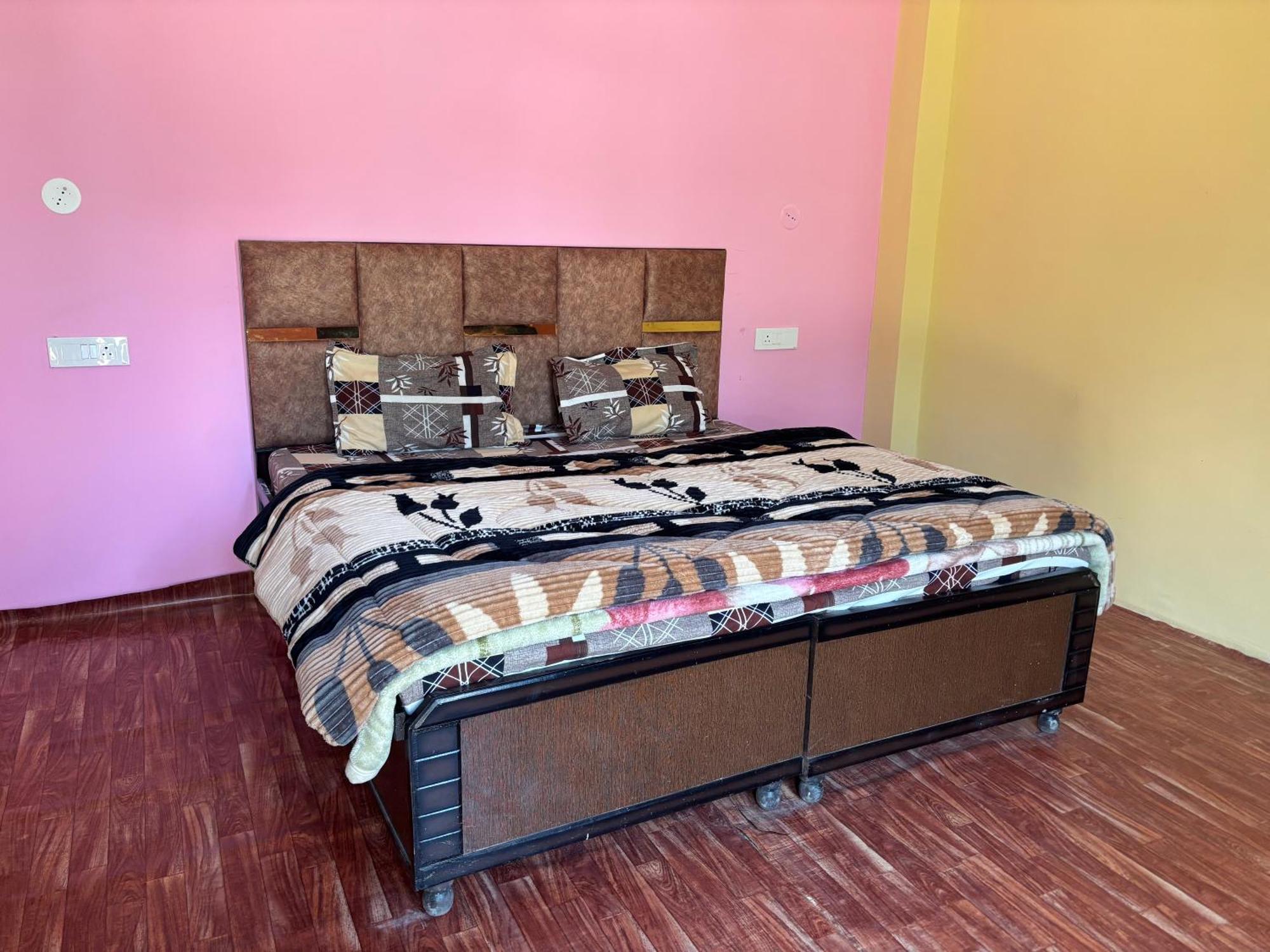 Shalom Guesthouse And Cafe Kalgha Ngoại thất bức ảnh